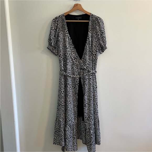 Floral wrap dress - Picture 7 of 9